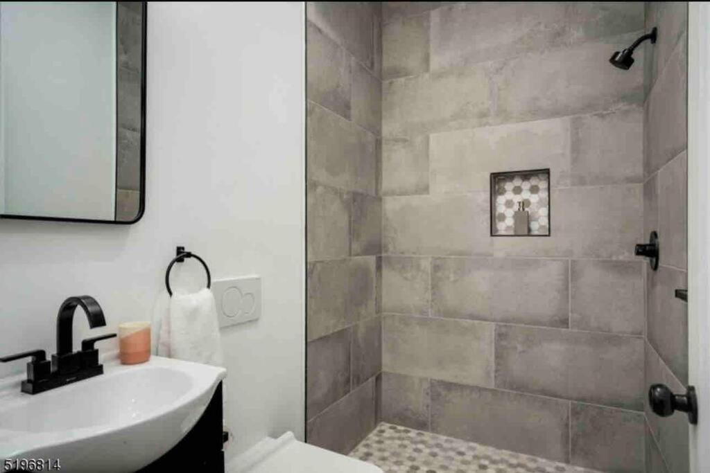 Апартаменты Secret Escape 20 Min From Nyc N 1 Джерси-Сити Экстерьер фото